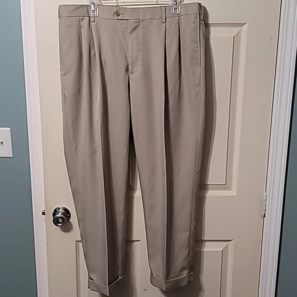 JOS. A. BANKS Traveler Khaki Dress Pants Men's‎ 38x30 Great Condition